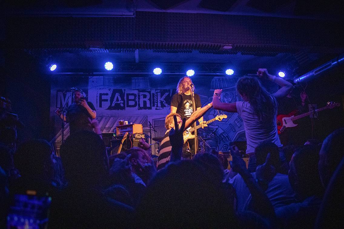 Přetrhnuté struny i plavání na lidech. Vypsaná fiXa dvakrát vyprodala České Budějovice