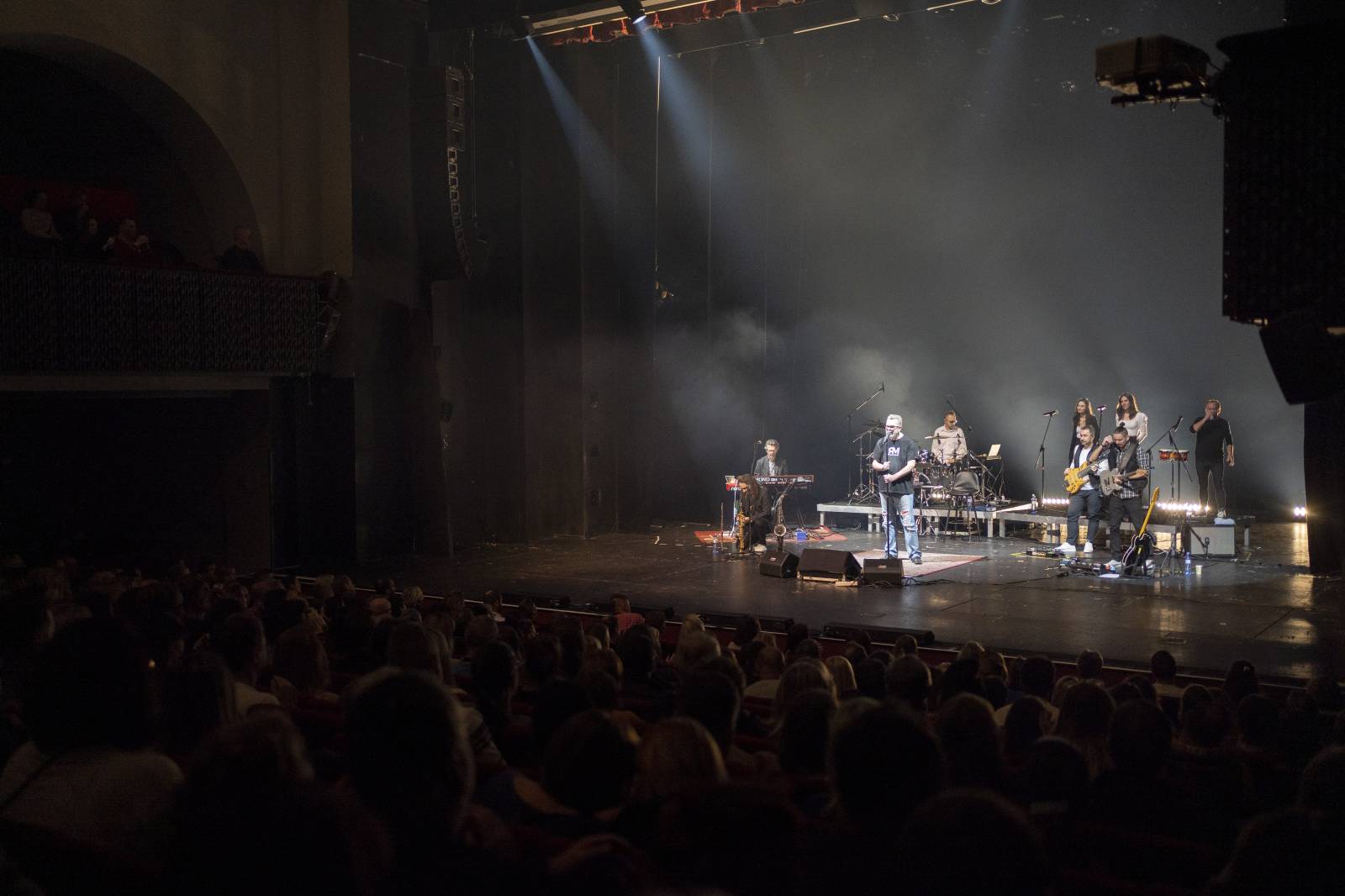 Koncert zakončený ve stoje. Richard Müller zahrál v Divadle Hybernia