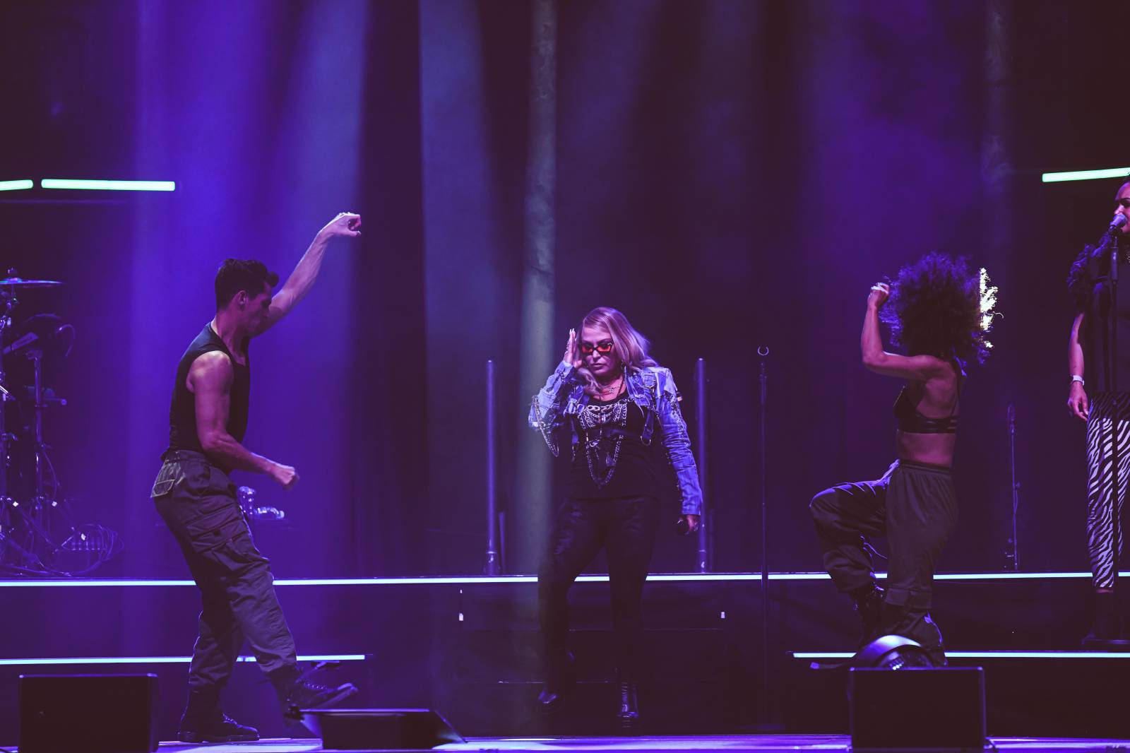 Anastacia konečně dorazila do Prahy, rozezpívala plné O2 universum