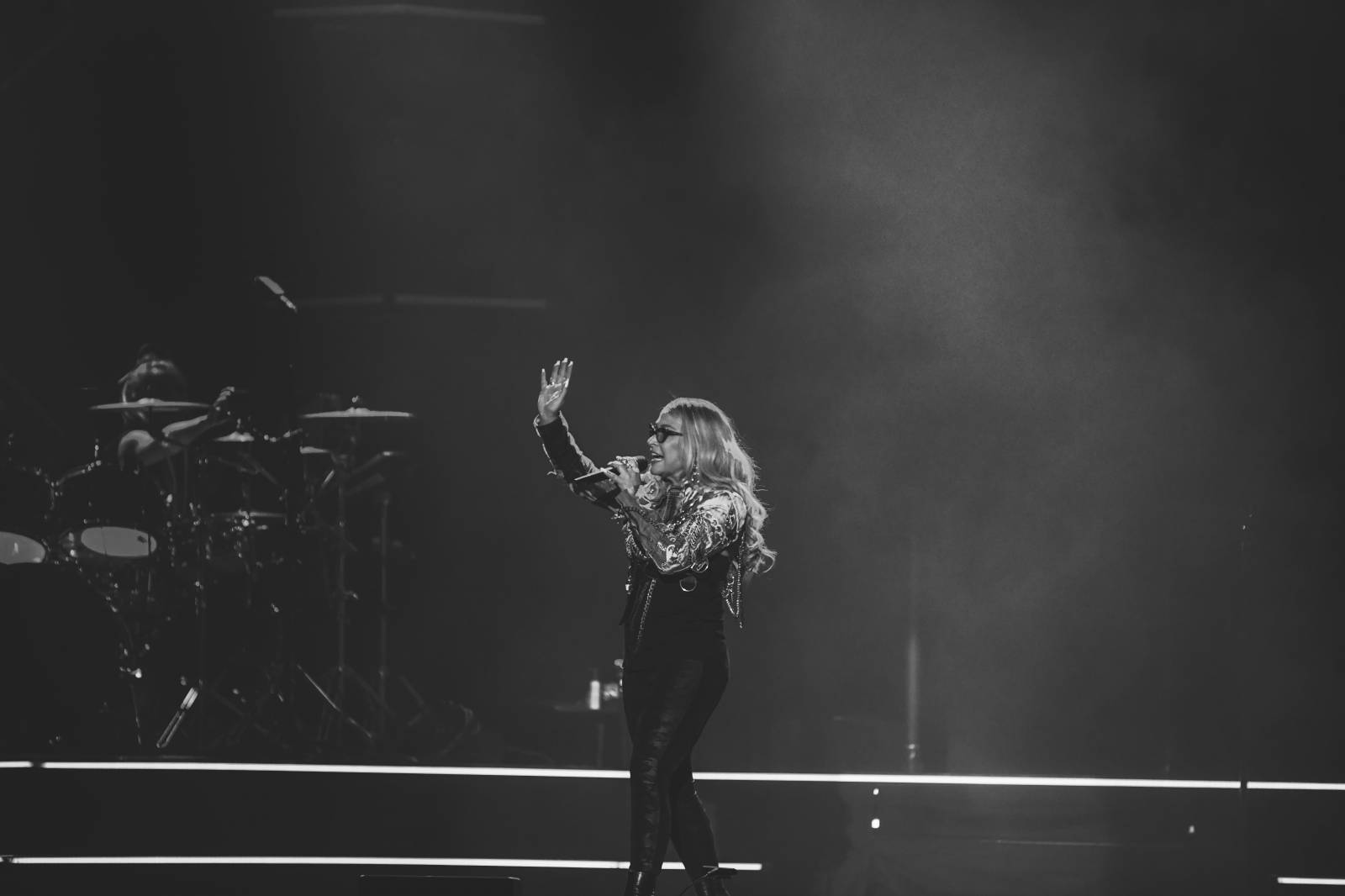 Anastacia konečně dorazila do Prahy, rozezpívala plné O2 universum