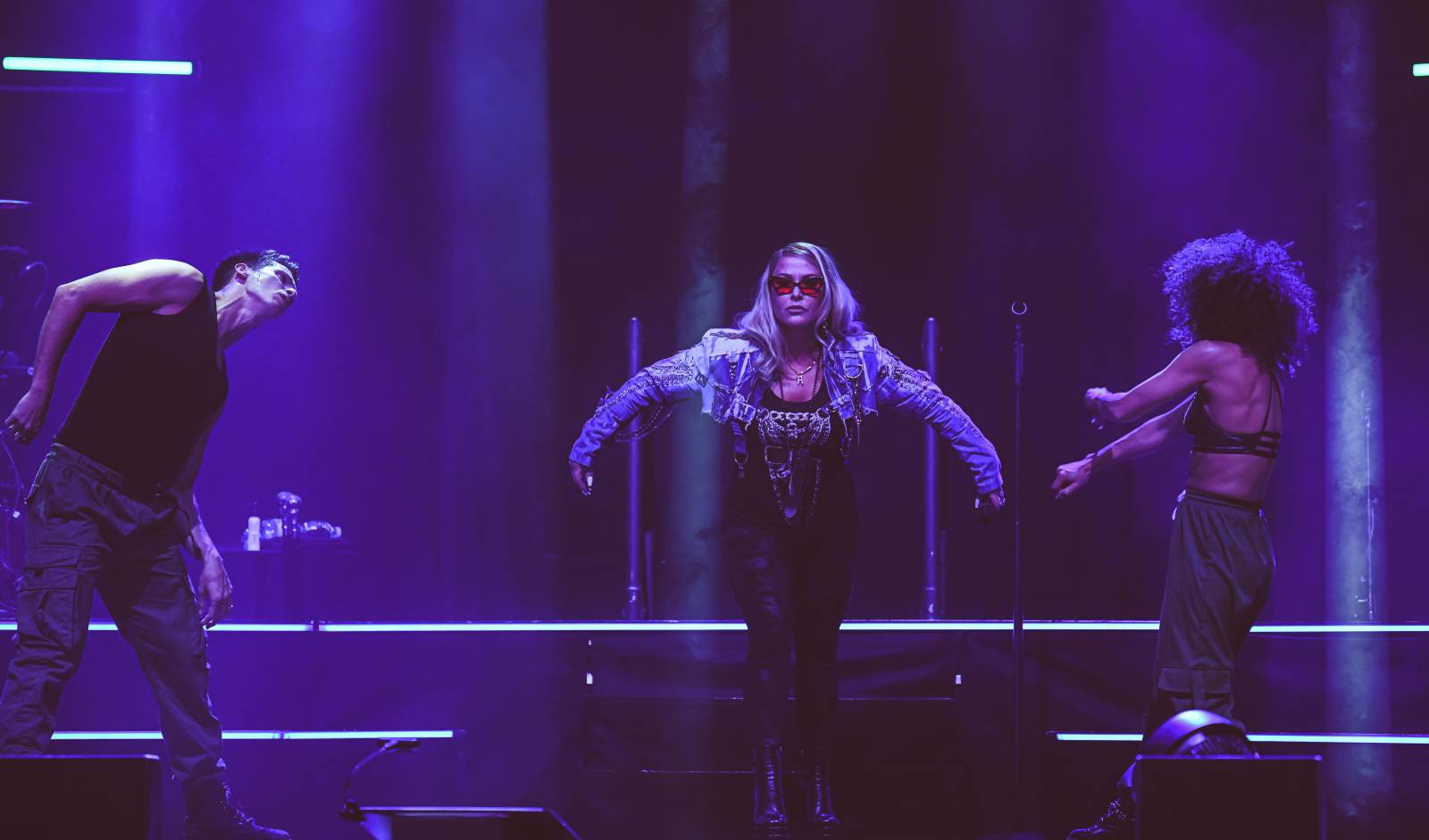 Anastacia konečně dorazila do Prahy, rozezpívala plné O2 universum