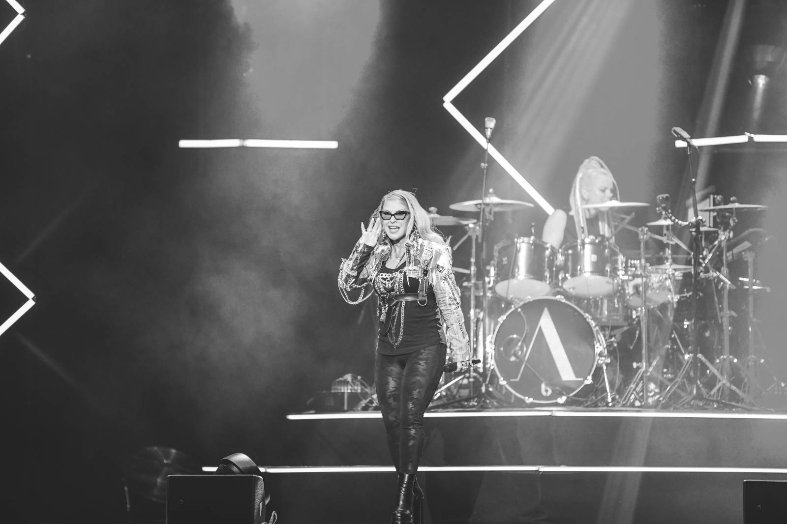 Anastacia konečně dorazila do Prahy, rozezpívala plné O2 universum