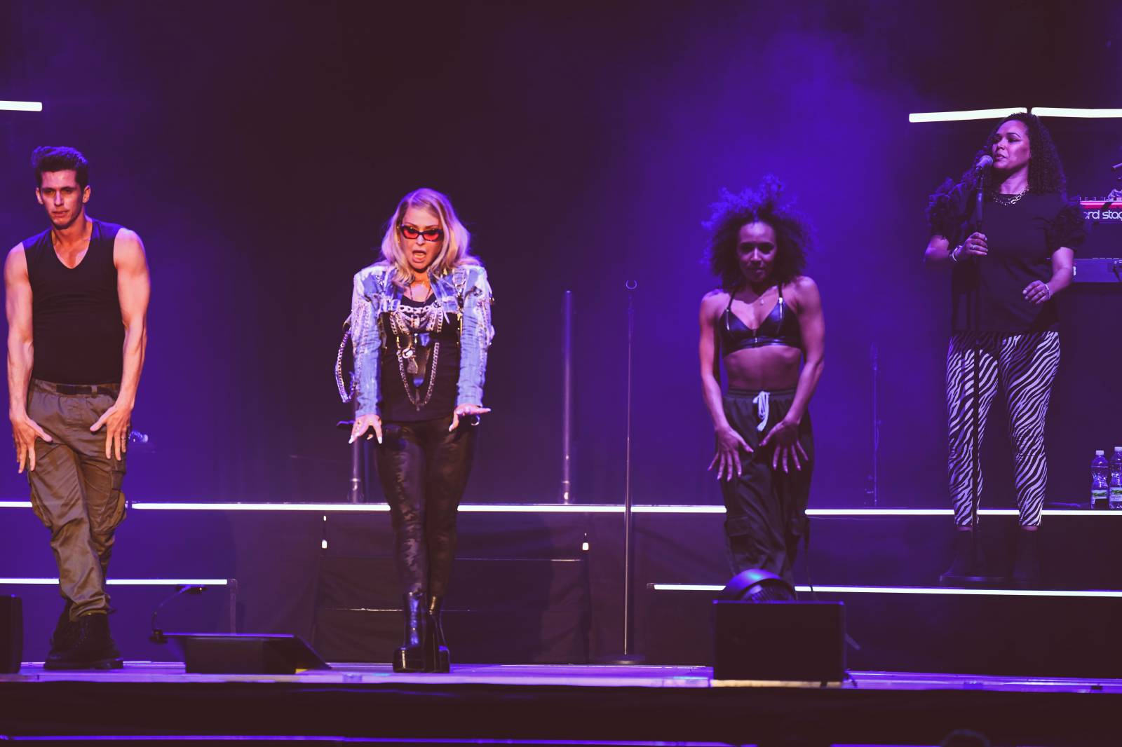 Anastacia konečně dorazila do Prahy, rozezpívala plné O2 universum