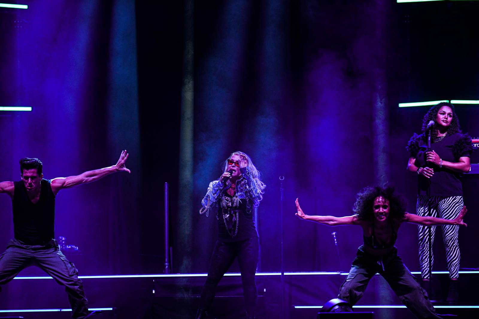 Anastacia konečně dorazila do Prahy, rozezpívala plné O2 universum