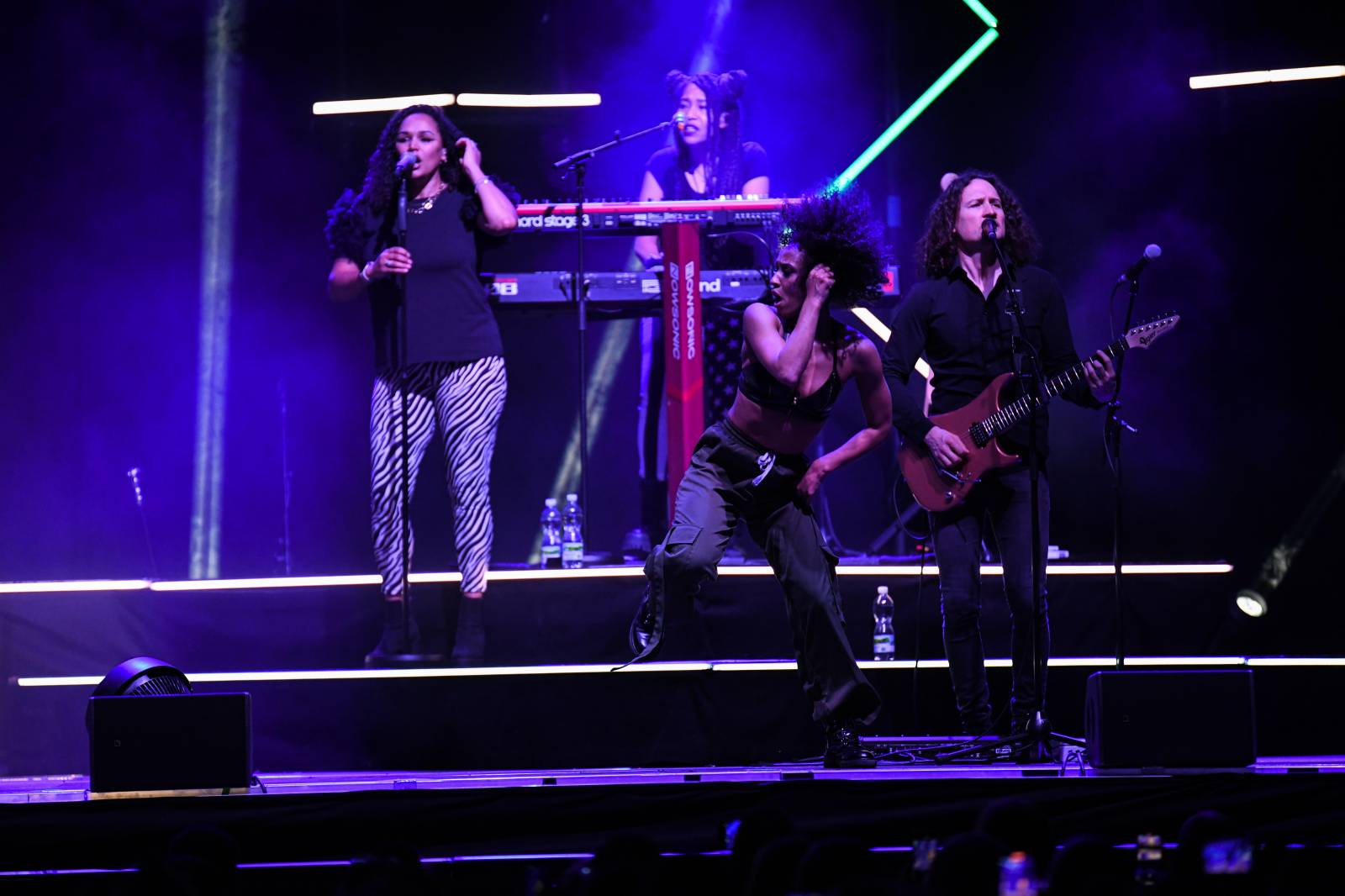 Anastacia konečně dorazila do Prahy, rozezpívala plné O2 universum