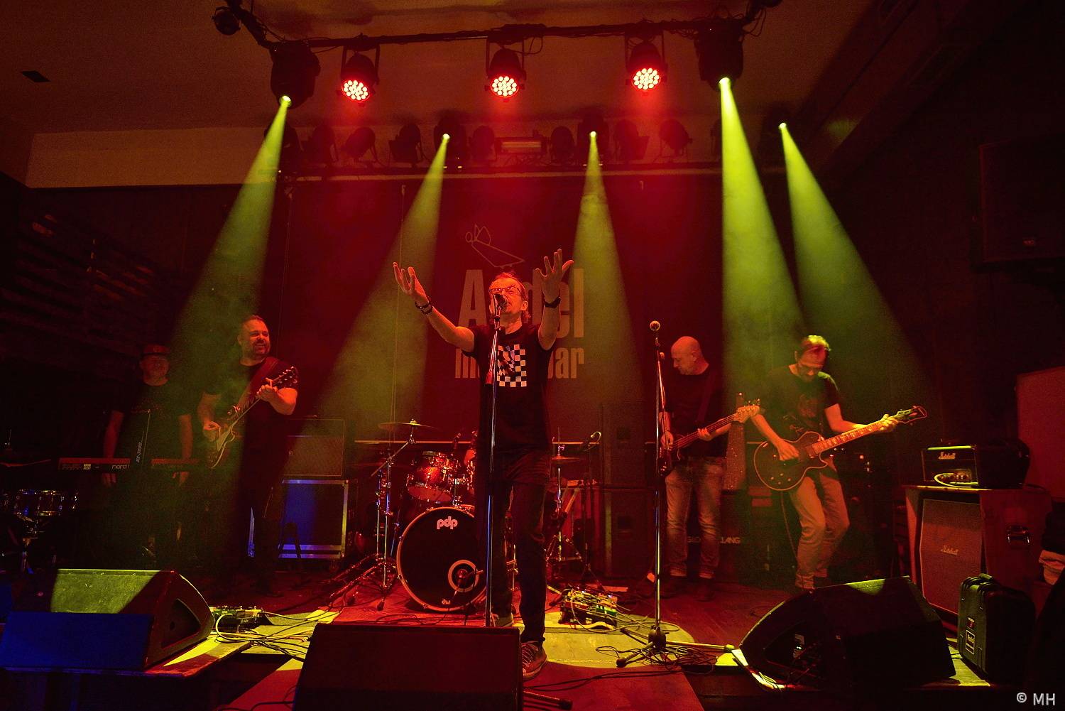 Prouza v Plzni oslavila Kristova léta, sekundoval jí Absolutní neklid