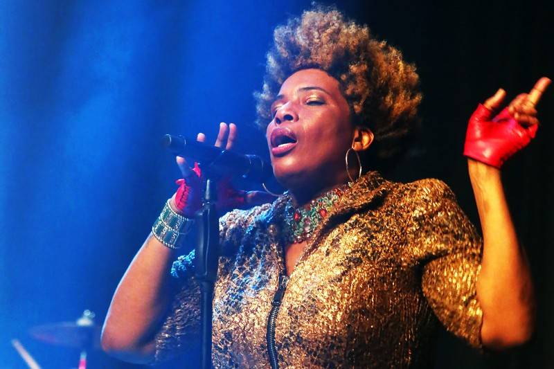 Rok 2022 objektivem fotografů | Karel Prchal zvěčnil Zaru Larsson, Judas Priest i Caluma Scotta