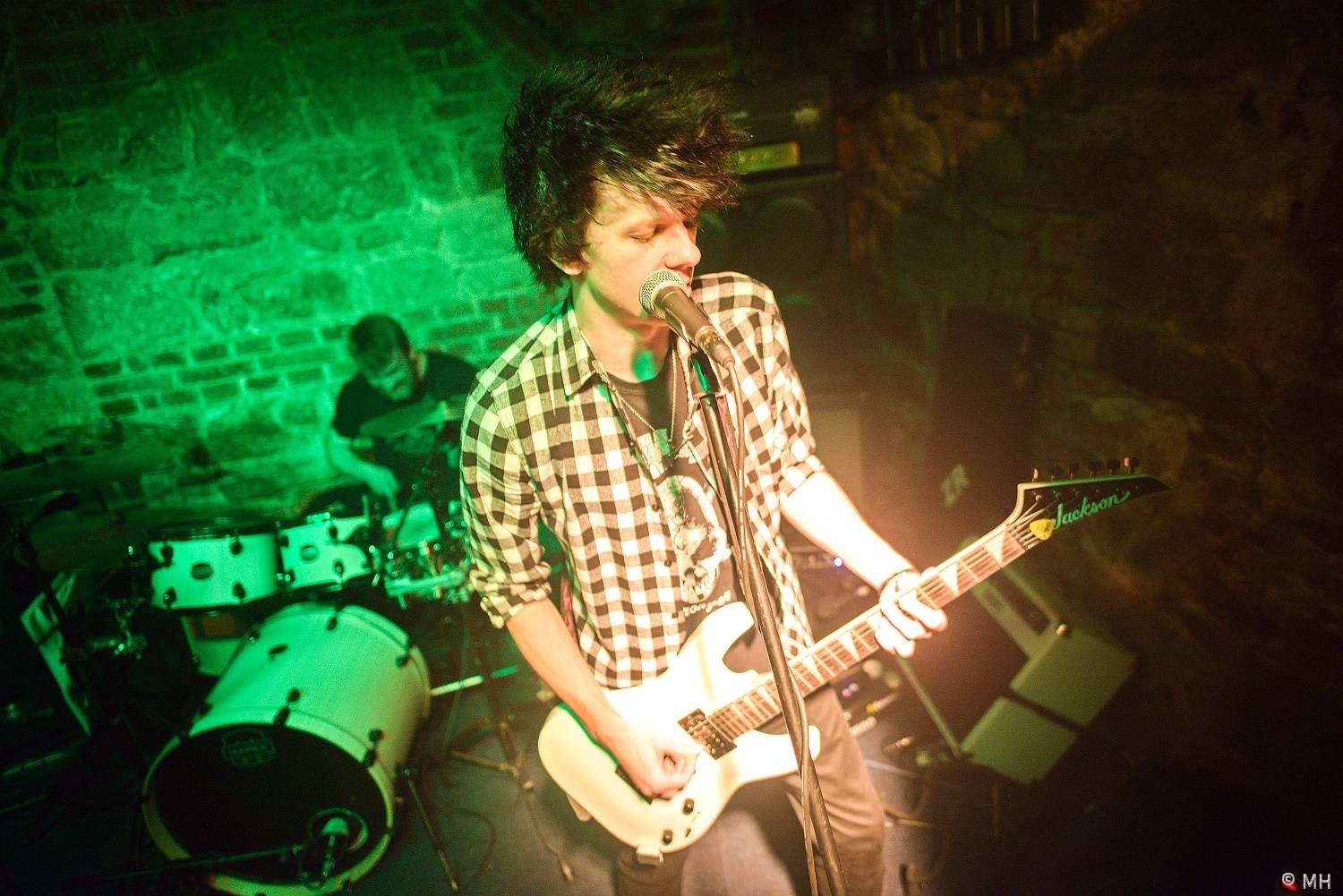 V Plzni vzpomínali na Lemmyho. V Parlamentu zahráli Bradavice, Motörreptile a Zvýšený Riziko