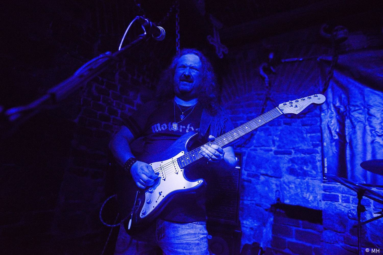 V Plzni vzpomínali na Lemmyho. V Parlamentu zahráli Bradavice, Motörreptile a Zvýšený Riziko