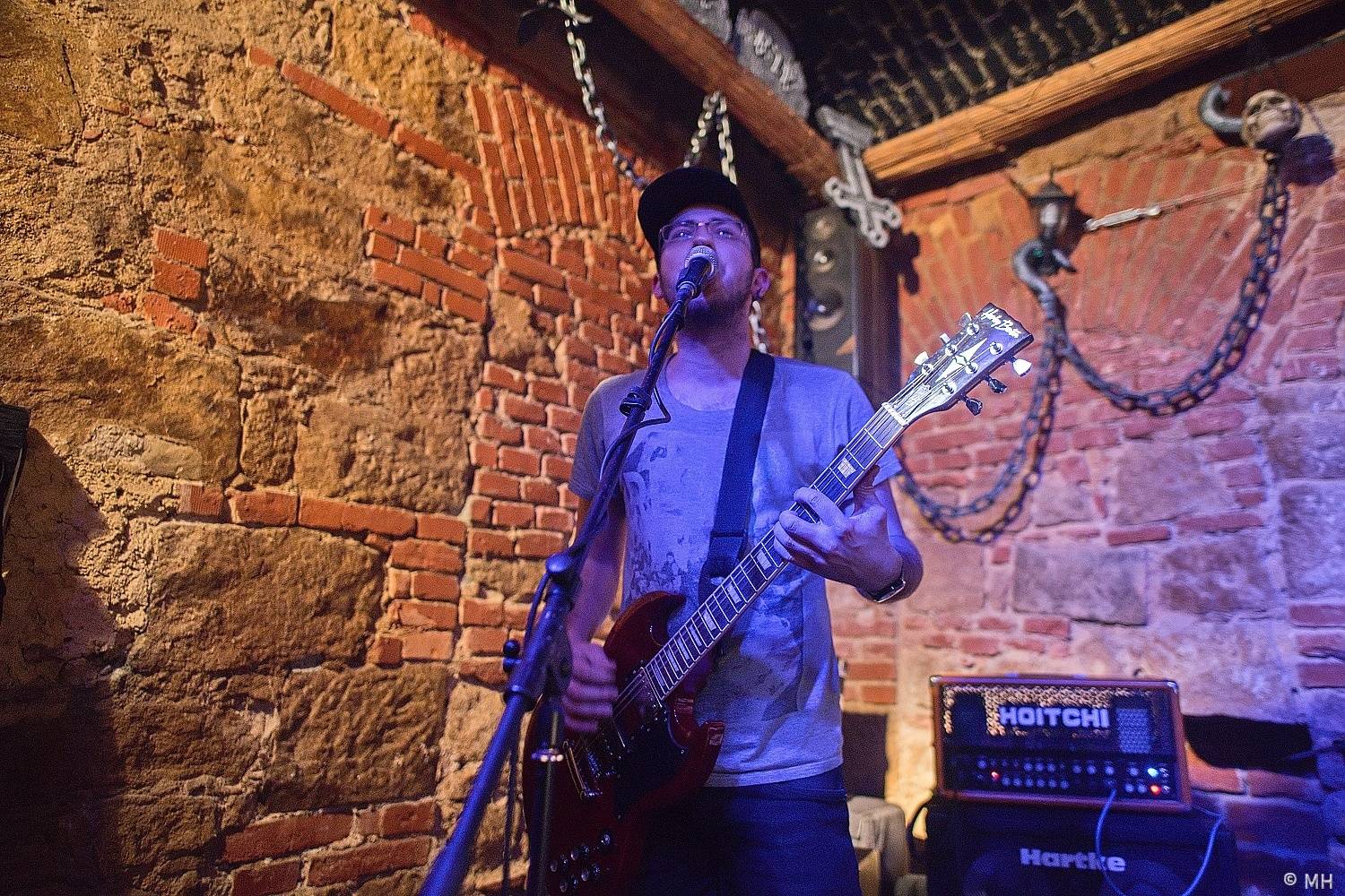 V Plzni vzpomínali na Lemmyho. V Parlamentu zahráli Bradavice, Motörreptile a Zvýšený Riziko