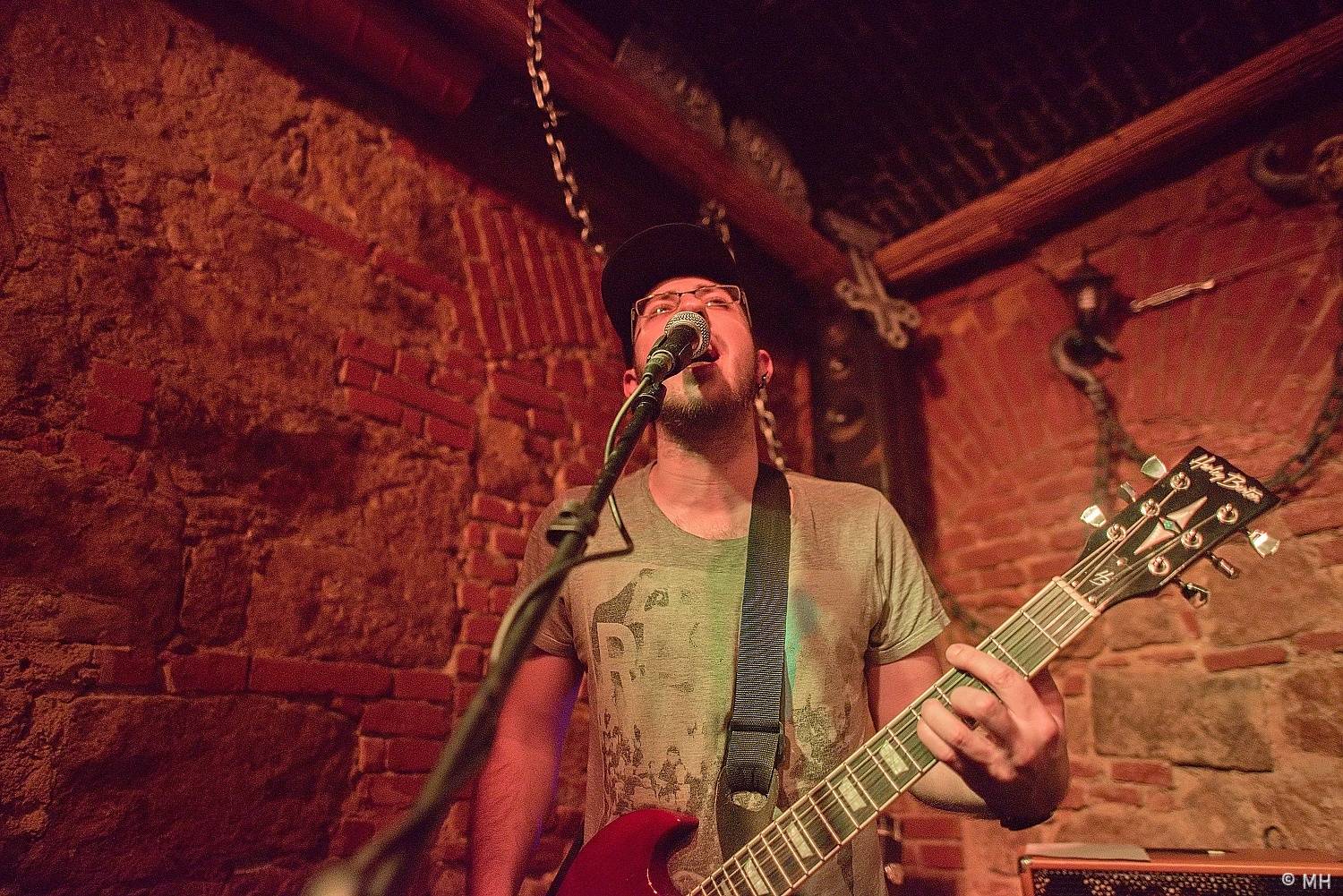 V Plzni vzpomínali na Lemmyho. V Parlamentu zahráli Bradavice, Motörreptile a Zvýšený Riziko