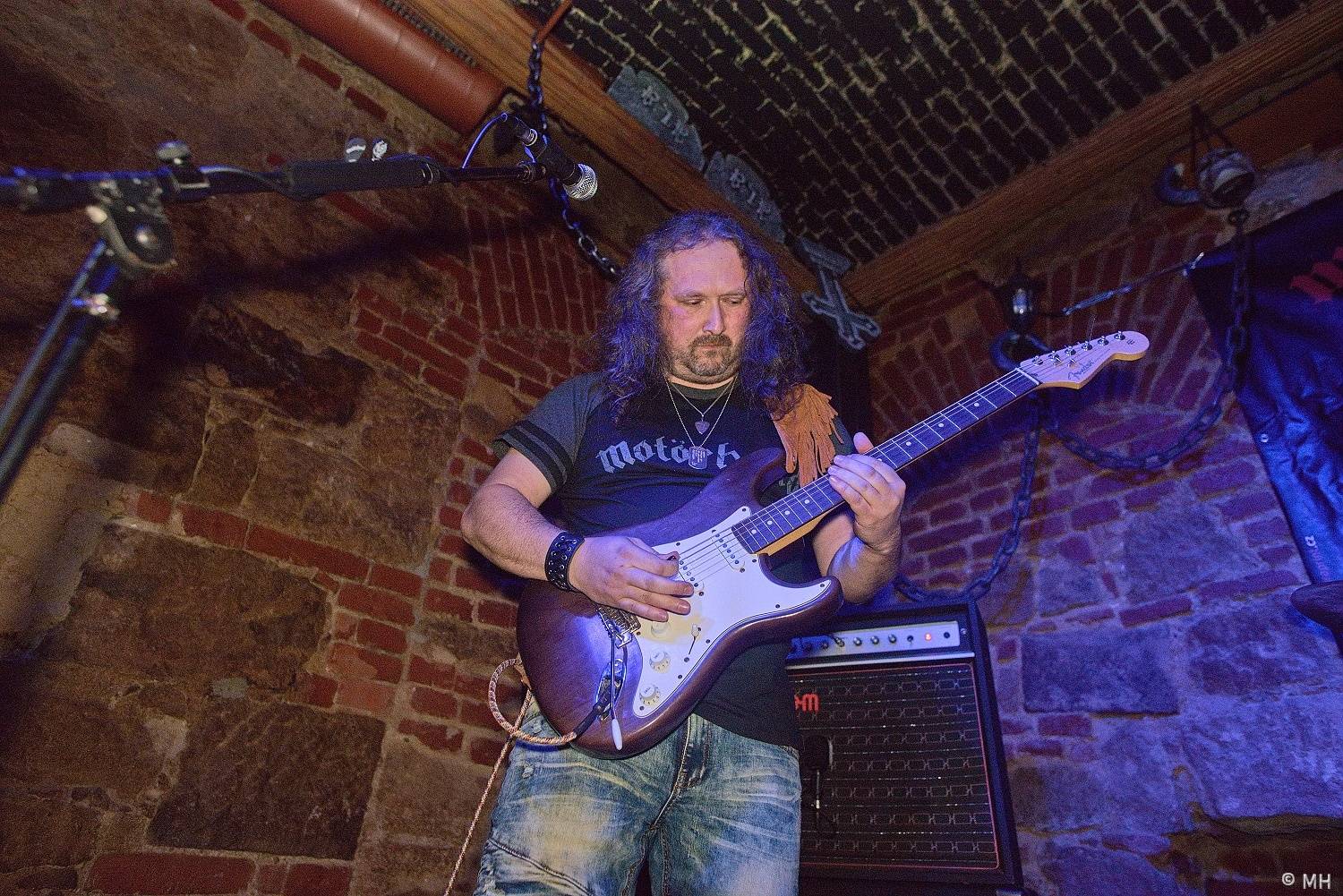 V Plzni vzpomínali na Lemmyho. V Parlamentu zahráli Bradavice, Motörreptile a Zvýšený Riziko