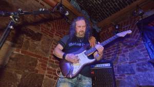 V Plzni vzpomínali na Lemmyho. V Parlamentu zahráli Bradavice, Motörreptile a Zvýšený Riziko