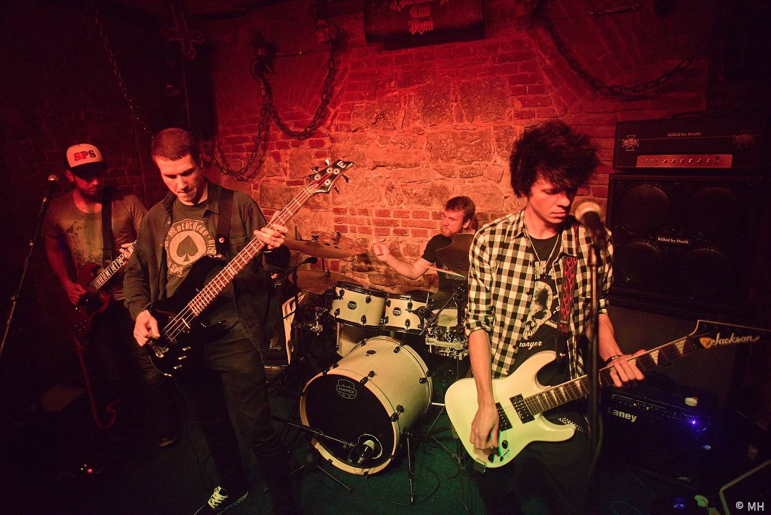 V Plzni vzpomínali na Lemmyho. V Parlamentu zahráli Bradavice, Motörreptile a Zvýšený Riziko