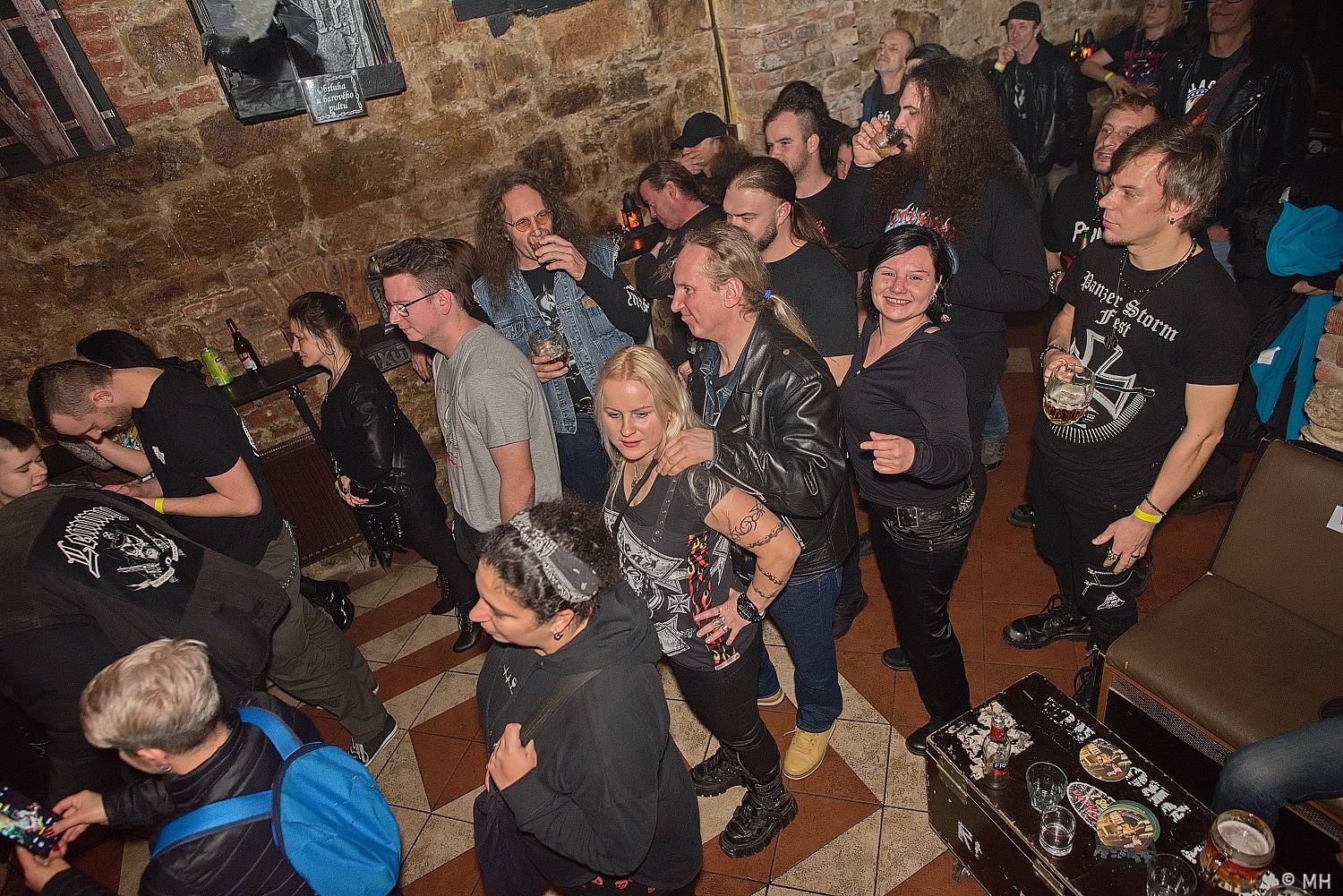 V Plzni vzpomínali na Lemmyho. V Parlamentu zahráli Bradavice, Motörreptile a Zvýšený Riziko