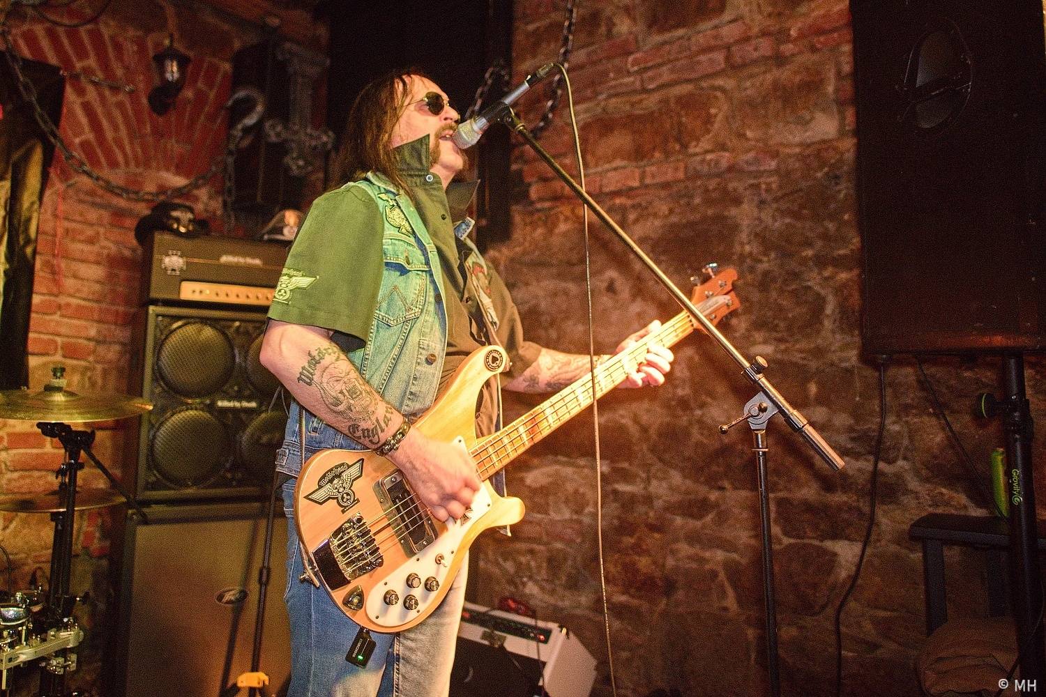 V Plzni vzpomínali na Lemmyho. V Parlamentu zahráli Bradavice, Motörreptile a Zvýšený Riziko