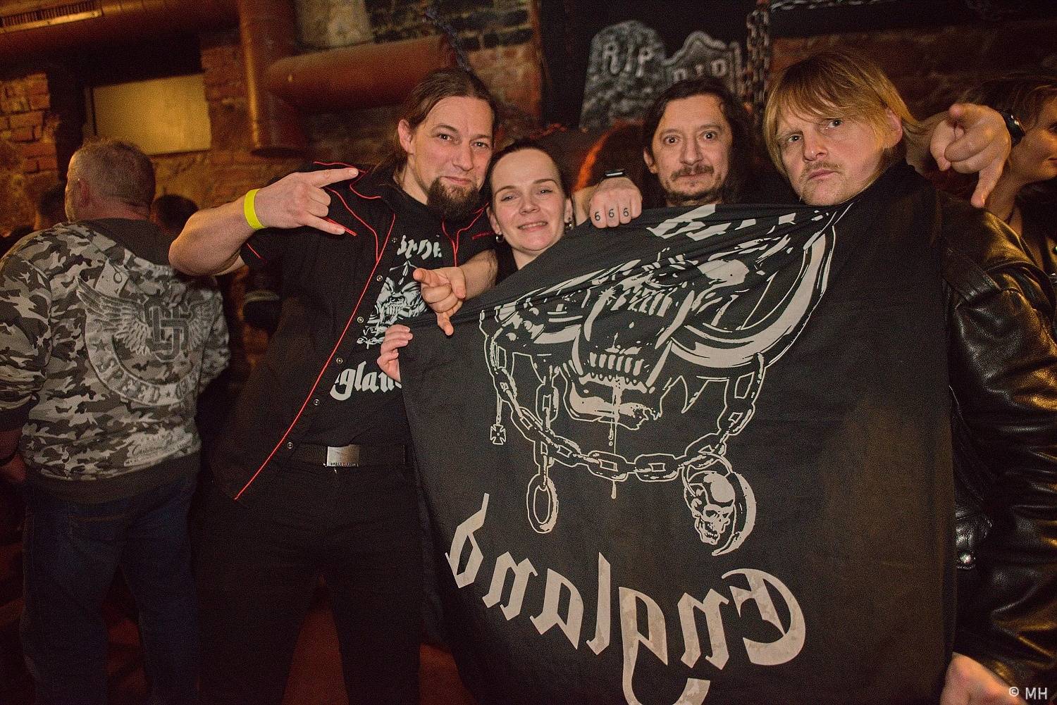 V Plzni vzpomínali na Lemmyho. V Parlamentu zahráli Bradavice, Motörreptile a Zvýšený Riziko