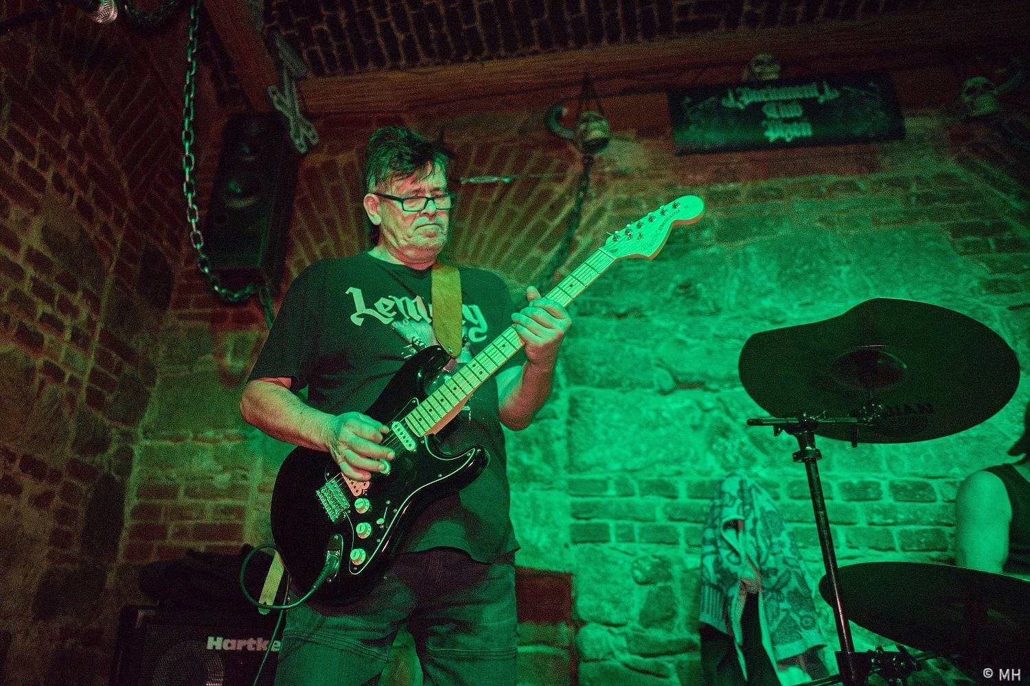 V Plzni vzpomínali na Lemmyho. V Parlamentu zahráli Bradavice, Motörreptile a Zvýšený Riziko