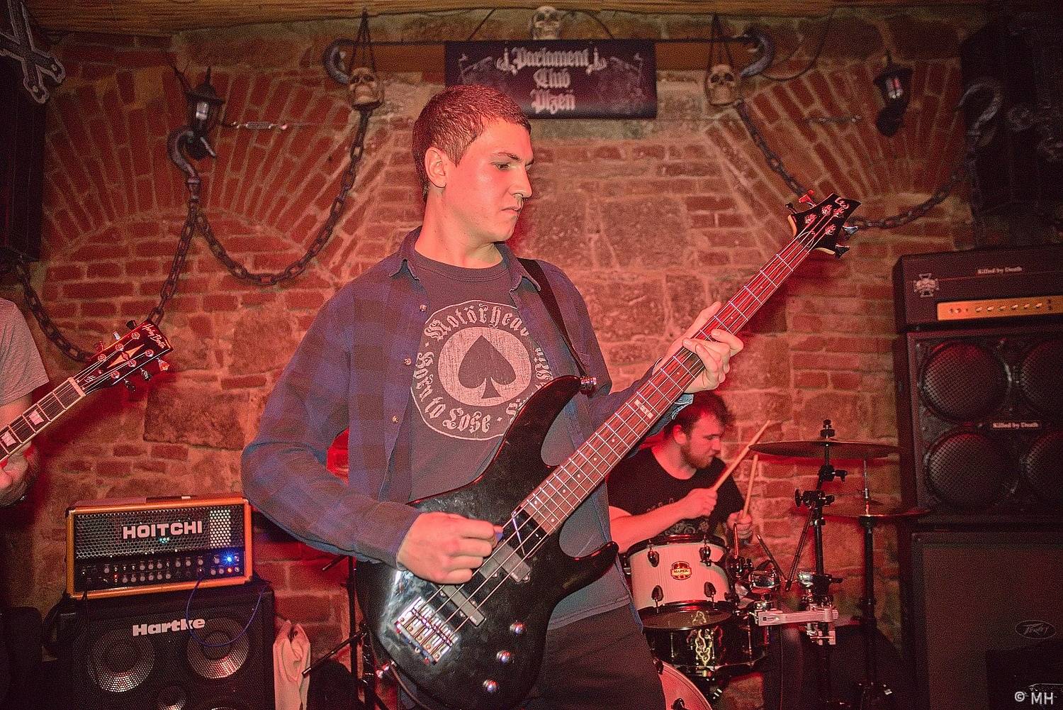 V Plzni vzpomínali na Lemmyho. V Parlamentu zahráli Bradavice, Motörreptile a Zvýšený Riziko