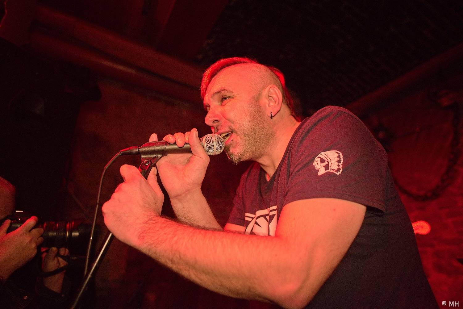 V Plzni vzpomínali na Lemmyho. V Parlamentu zahráli Bradavice, Motörreptile a Zvýšený Riziko