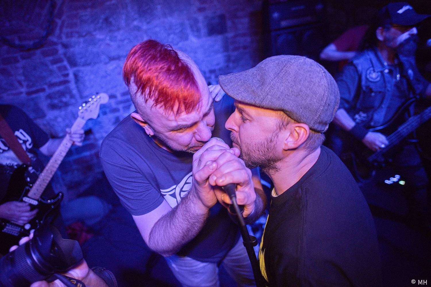 V Plzni vzpomínali na Lemmyho. V Parlamentu zahráli Bradavice, Motörreptile a Zvýšený Riziko