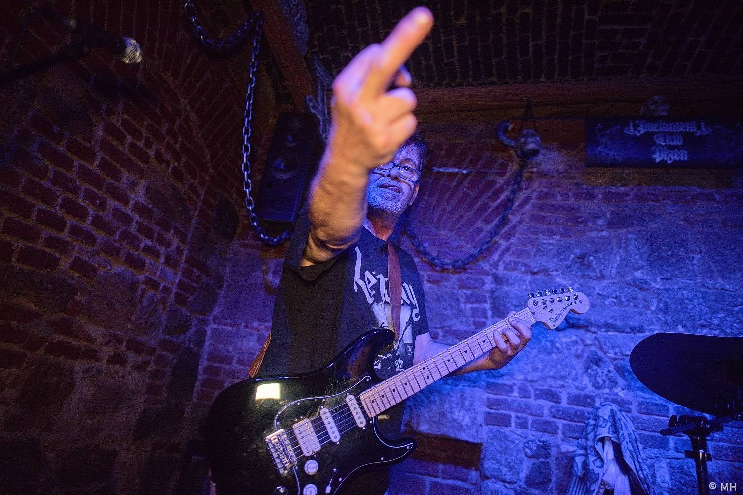 V Plzni vzpomínali na Lemmyho. V Parlamentu zahráli Bradavice, Motörreptile a Zvýšený Riziko