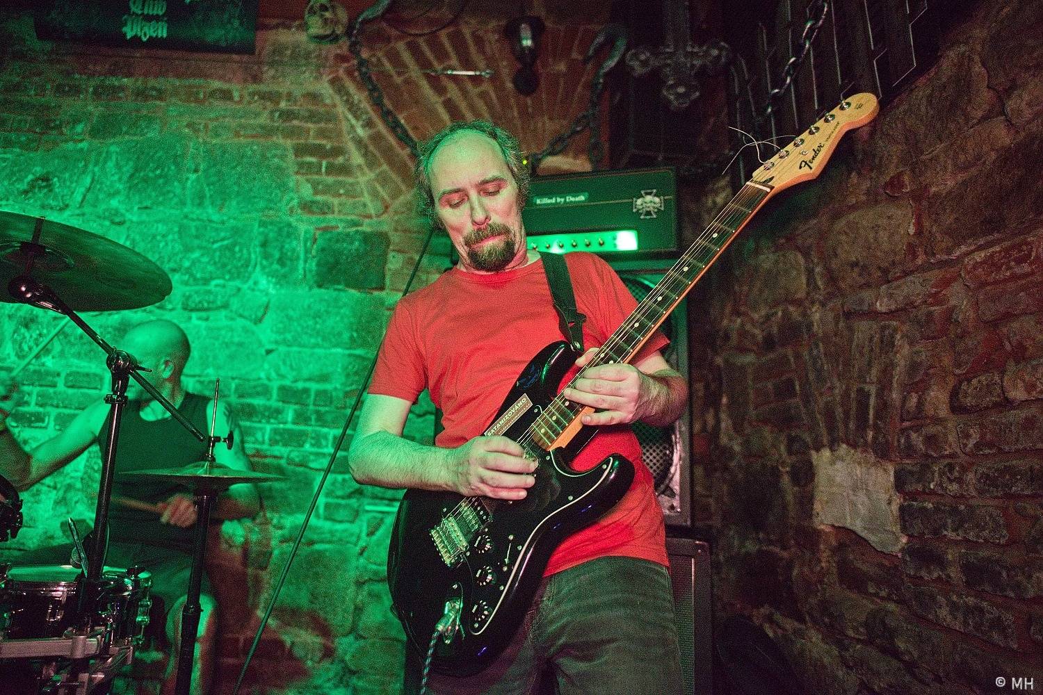 V Plzni vzpomínali na Lemmyho. V Parlamentu zahráli Bradavice, Motörreptile a Zvýšený Riziko