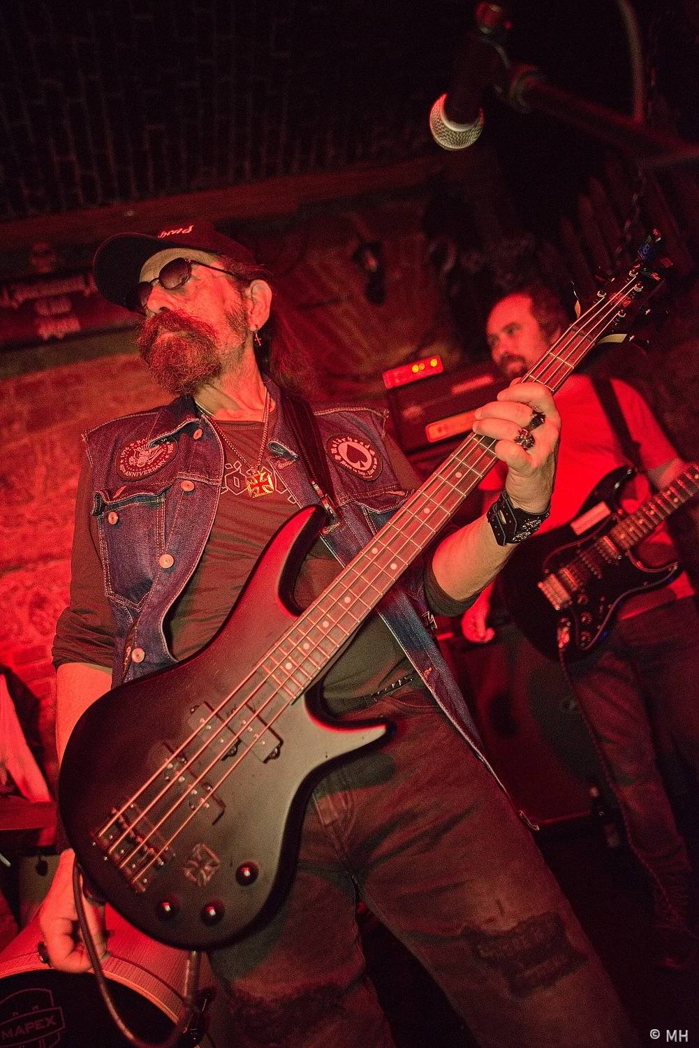 V Plzni vzpomínali na Lemmyho. V Parlamentu zahráli Bradavice, Motörreptile a Zvýšený Riziko