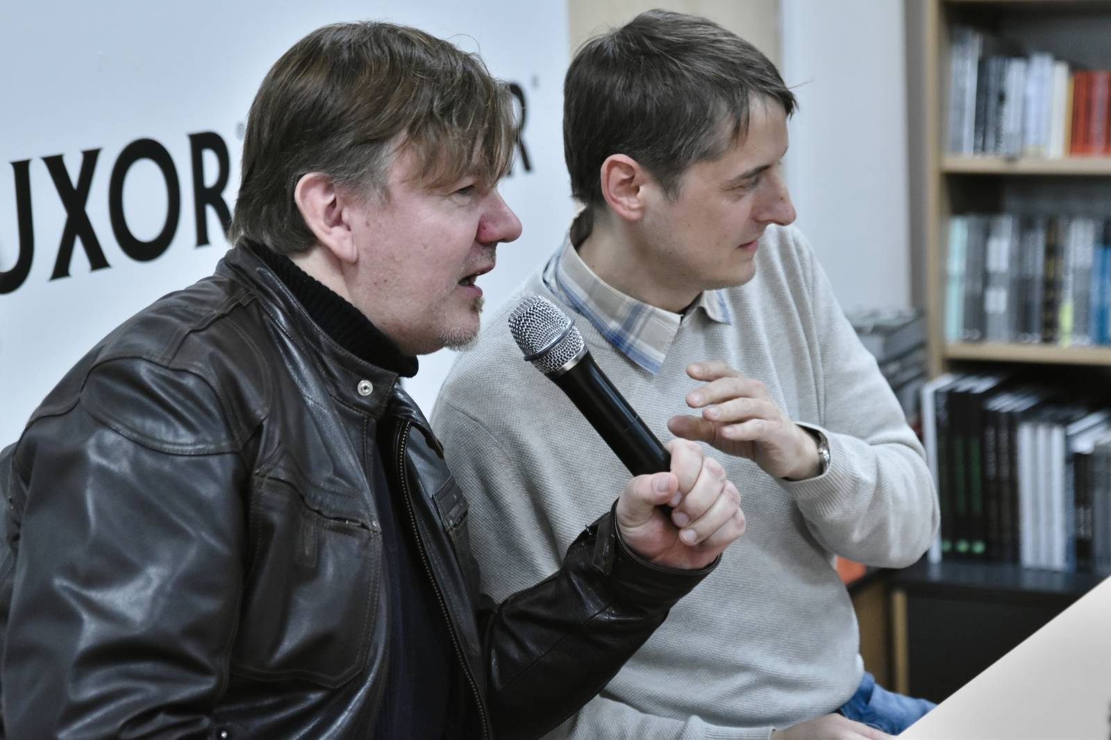 Michal Hrůza pokřtil v Luxoru svou biografii Nebudu ti lhát