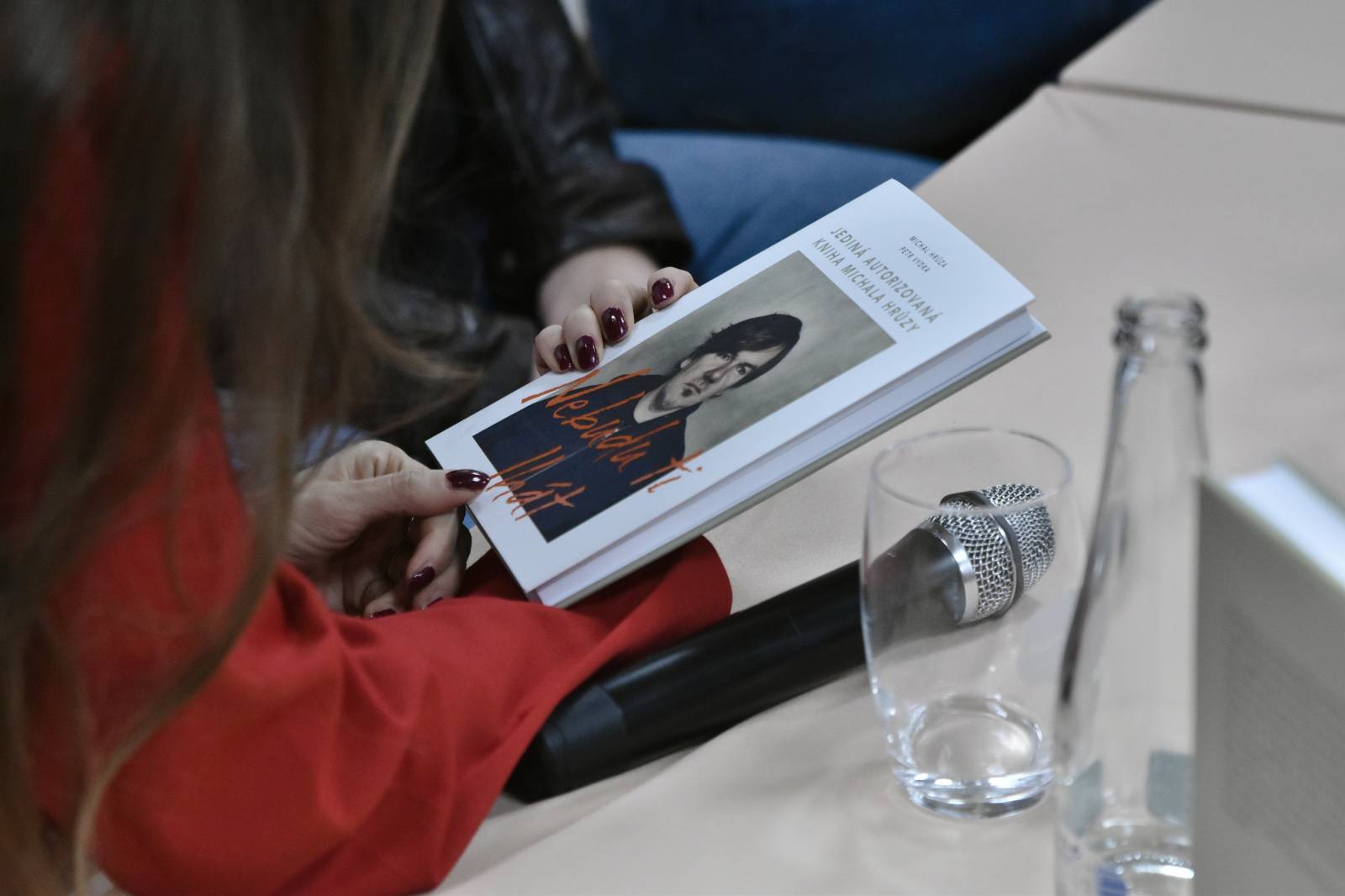 Michal Hrůza pokřtil v Luxoru svou biografii Nebudu ti lhát