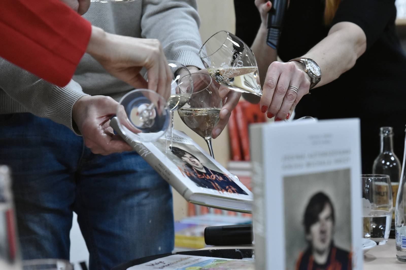 Michal Hrůza pokřtil v Luxoru svou biografii Nebudu ti lhát