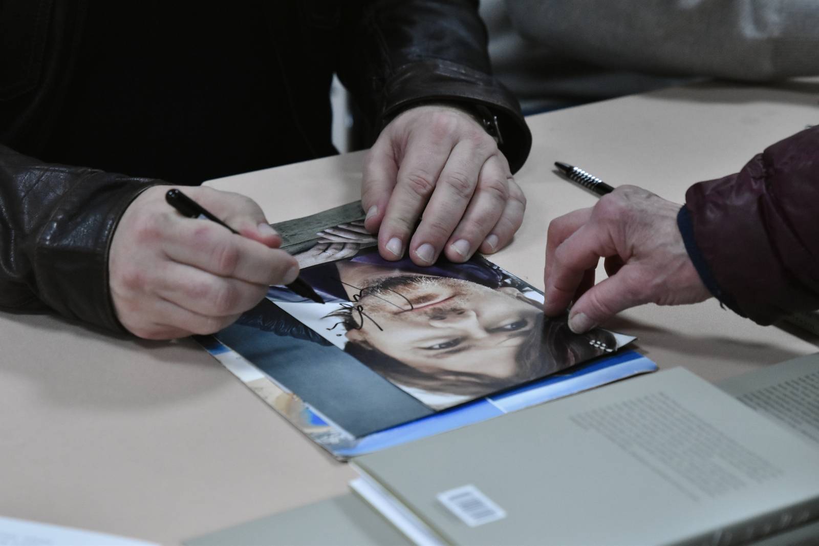 Michal Hrůza pokřtil v Luxoru svou biografii Nebudu ti lhát