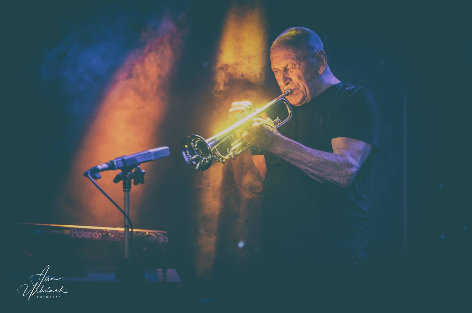 Rok 2022 objektivem fotografů | Jan Urbánek zachytil Stromboli v lomu Amerika, Tři sestry, Kabát i Heilung