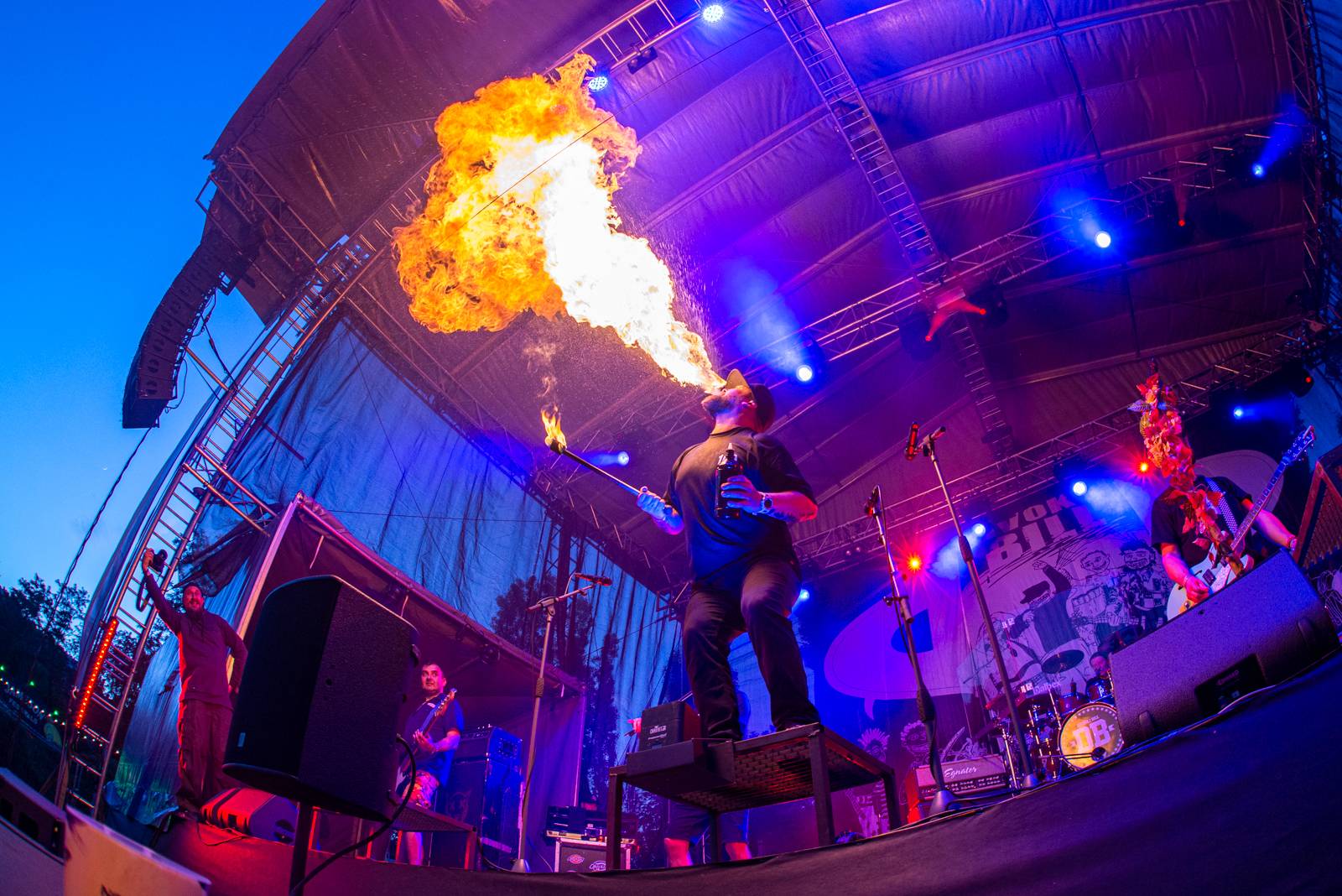 Rok 2022 objektivem fotografů | Jan Urbánek zachytil Stromboli v lomu Amerika, Tři sestry, Kabát i Heilung