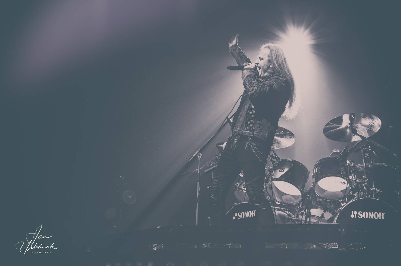 Rok 2022 objektivem fotografů | Jan Urbánek zachytil Stromboli v lomu Amerika, Tři sestry, Kabát i Heilung