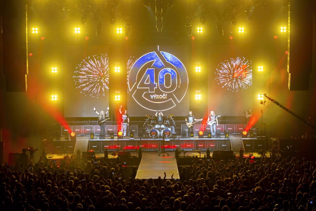 Arakain slavil v O2 universu čtyřicátiny, přáli mu Petr Kolář i Lucie Bílá