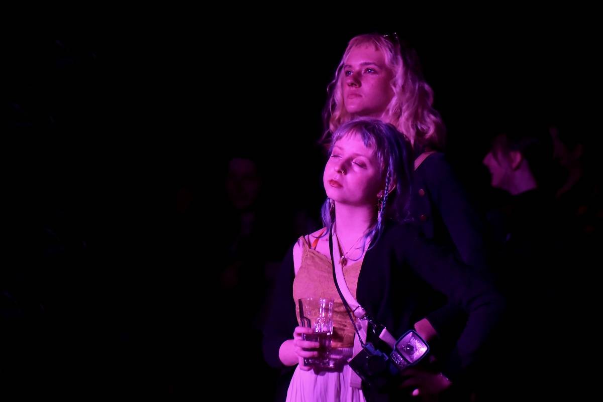 Rock Café hostilo SUPŠ Fest. Akci, na které se učitel promění v normální týpka s kytarou a introvertní student ve řvoucího tygra