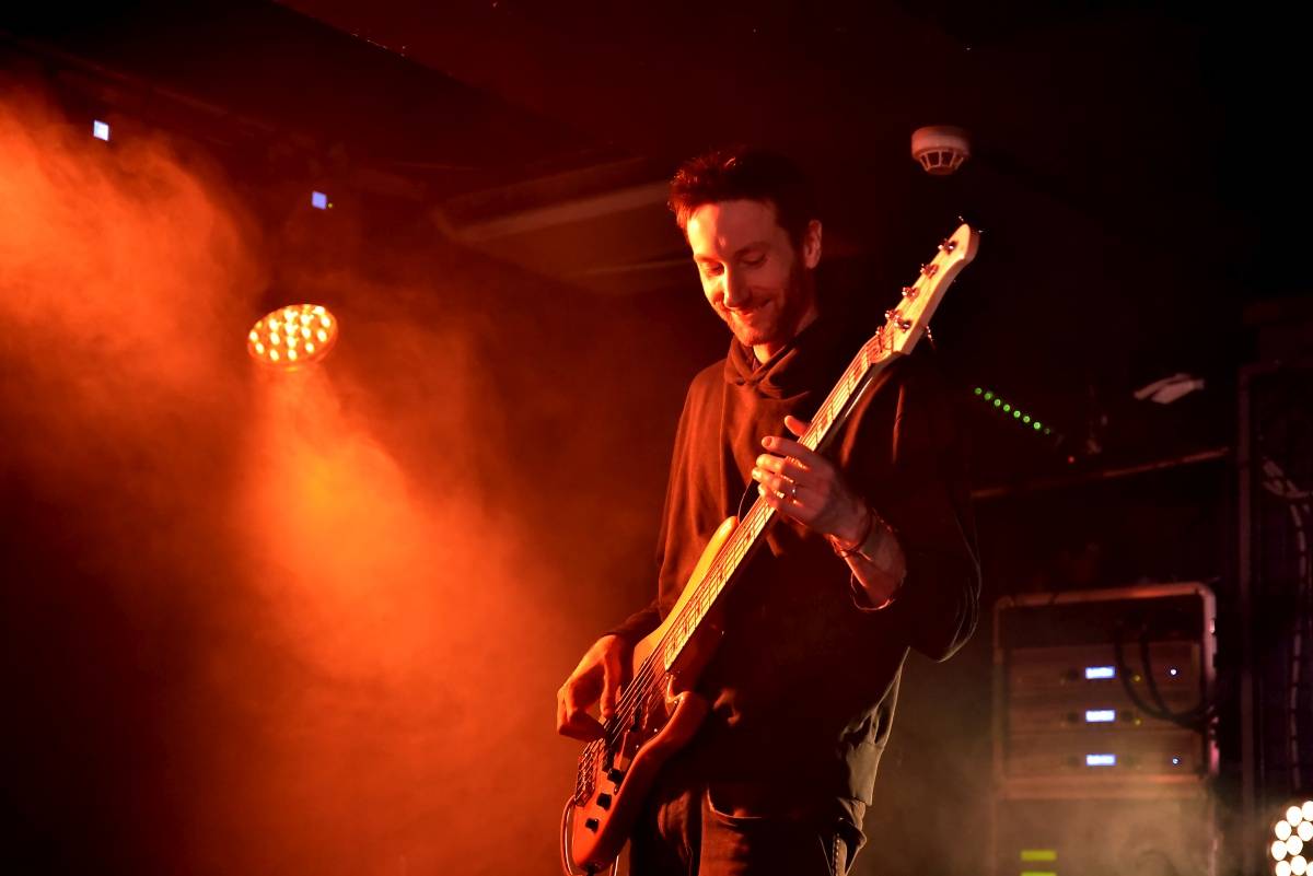 Rock Café hostilo SUPŠ Fest. Akci, na které se učitel promění v normální týpka s kytarou a introvertní student ve řvoucího tygra