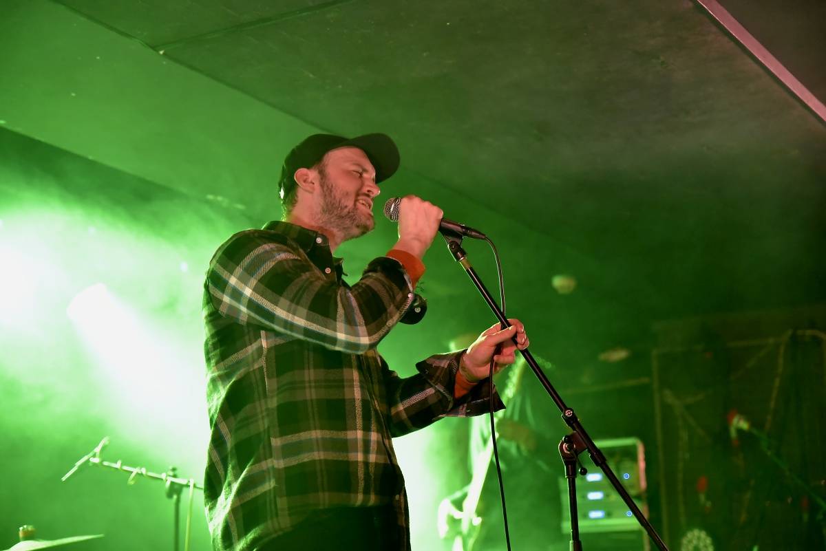 Rock Café hostilo SUPŠ Fest. Akci, na které se učitel promění v normální týpka s kytarou a introvertní student ve řvoucího tygra