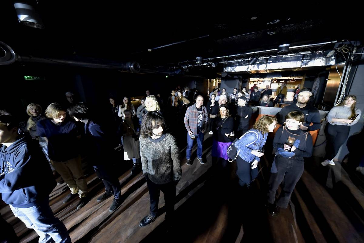 Rock Café hostilo SUPŠ Fest. Akci, na které se učitel promění v normální týpka s kytarou a introvertní student ve řvoucího tygra