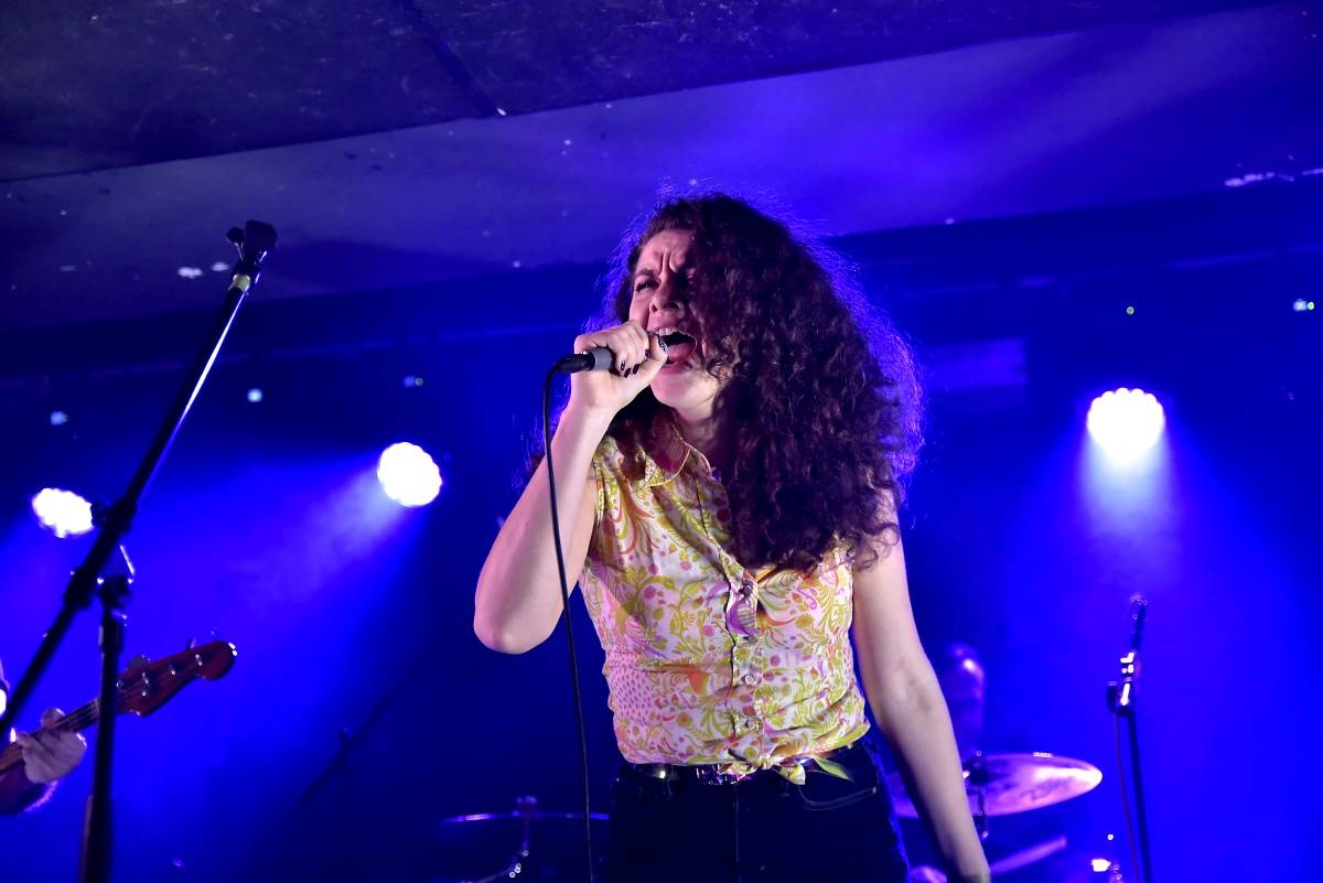 Rock Café hostilo SUPŠ Fest. Akci, na které se učitel promění v normální týpka s kytarou a introvertní student ve řvoucího tygra