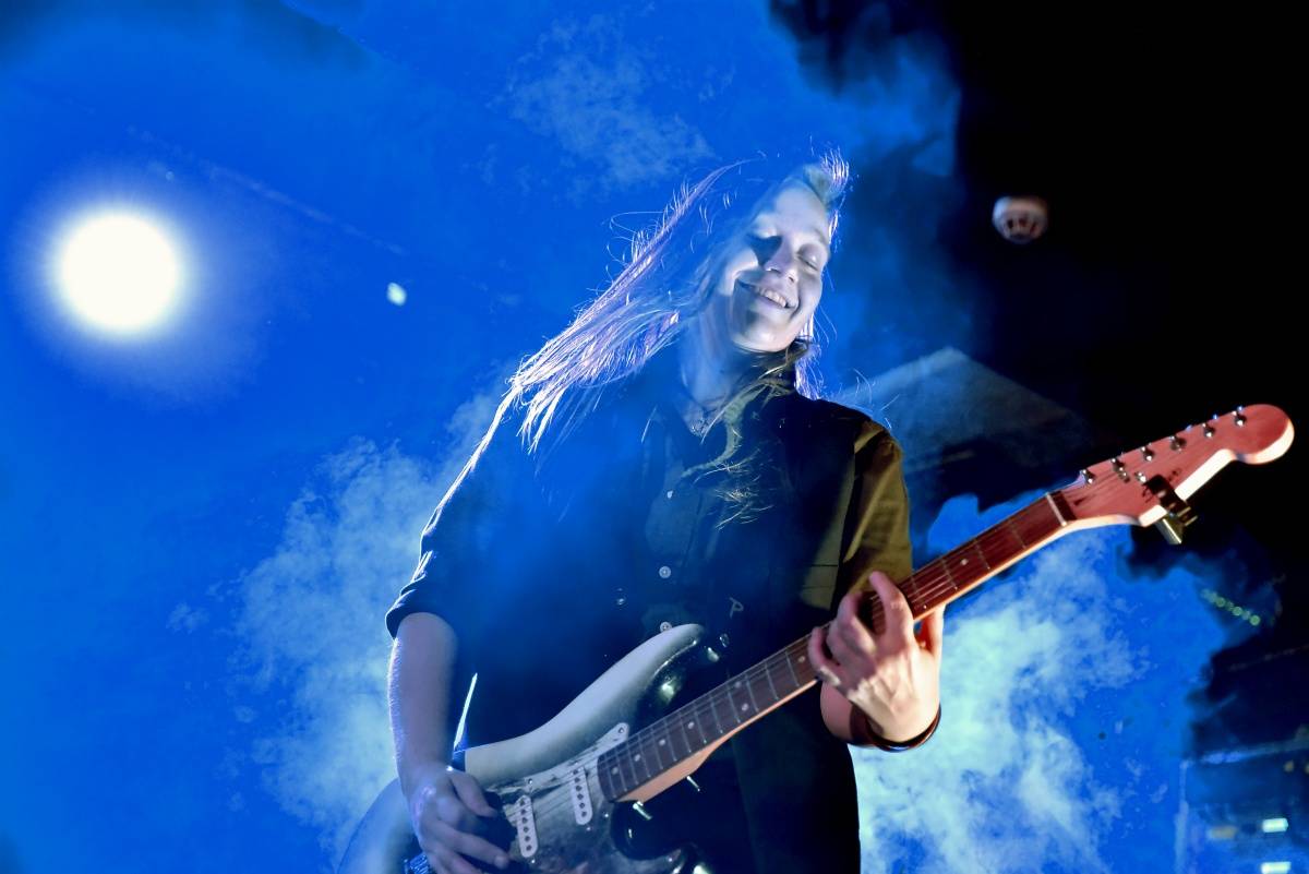 Rock Café hostilo SUPŠ Fest. Akci, na které se učitel promění v normální týpka s kytarou a introvertní student ve řvoucího tygra