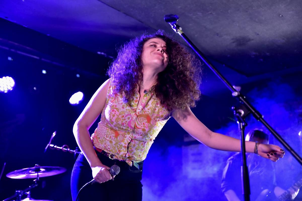 Rock Café hostilo SUPŠ Fest. Akci, na které se učitel promění v normální týpka s kytarou a introvertní student ve řvoucího tygra