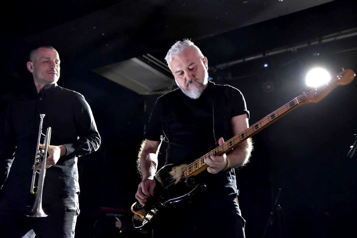 Rock Café hostilo SUPŠ Fest. Akci, na které se učitel promění v normální týpka s kytarou a introvertní student ve řvoucího tygra