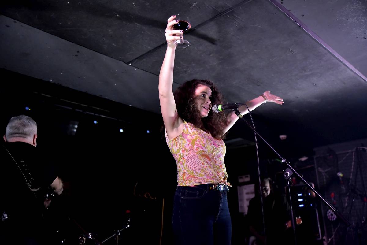 Rock Café hostilo SUPŠ Fest. Akci, na které se učitel promění v normální týpka s kytarou a introvertní student ve řvoucího tygra