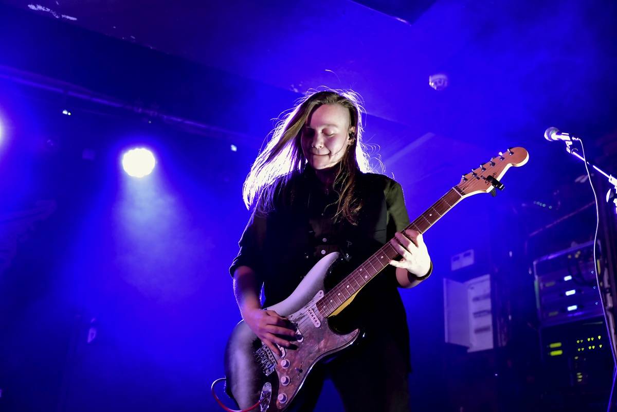 Rock Café hostilo SUPŠ Fest. Akci, na které se učitel promění v normální týpka s kytarou a introvertní student ve řvoucího tygra