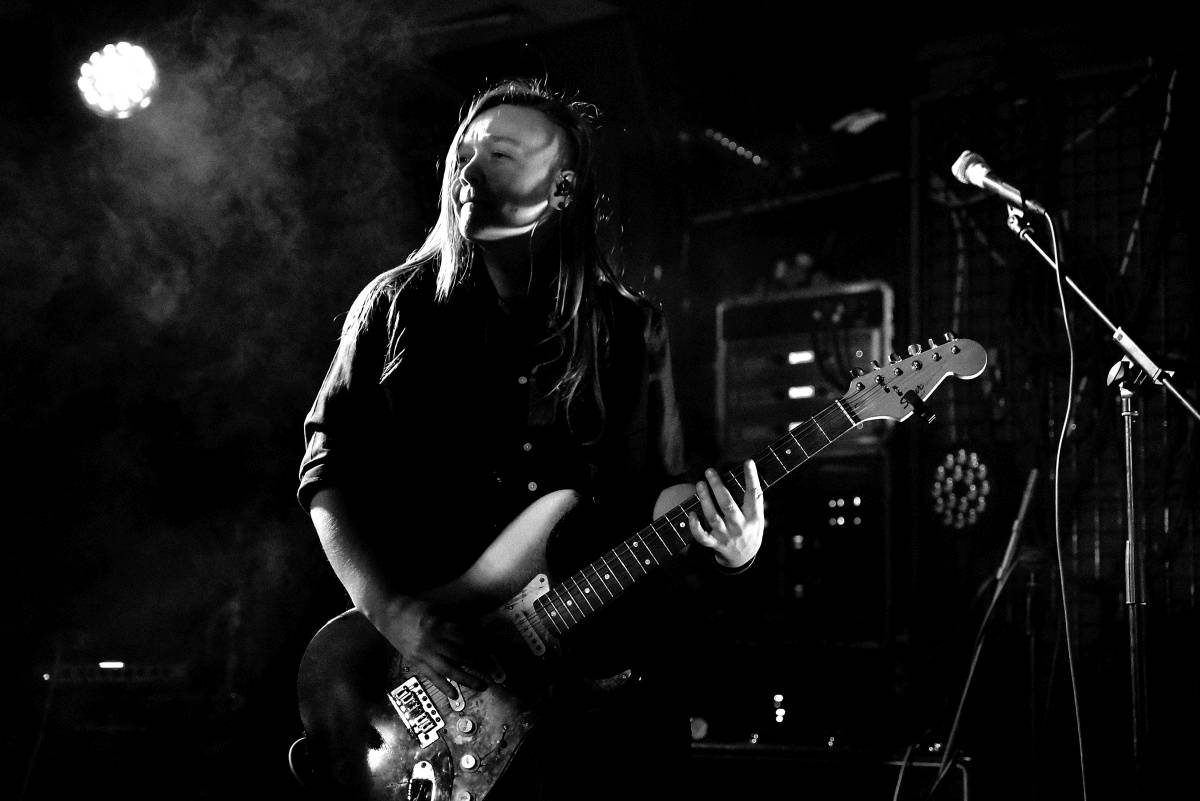 Rock Café hostilo SUPŠ Fest. Akci, na které se učitel promění v normální týpka s kytarou a introvertní student ve řvoucího tygra