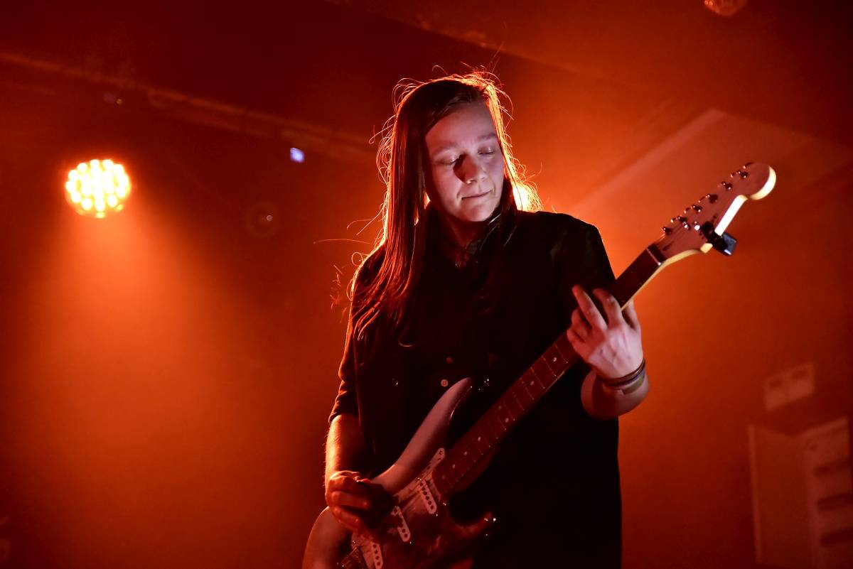 Rock Café hostilo SUPŠ Fest. Akci, na které se učitel promění v normální týpka s kytarou a introvertní student ve řvoucího tygra