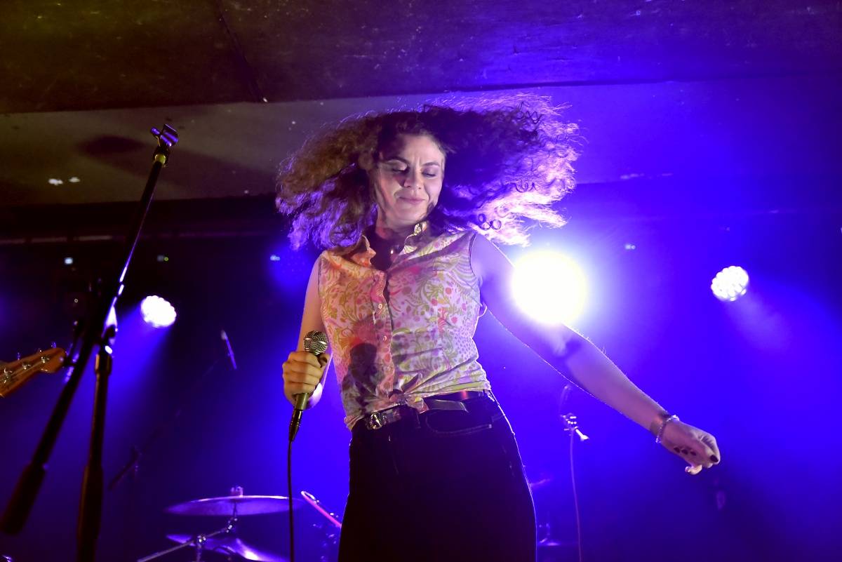 Rock Café hostilo SUPŠ Fest. Akci, na které se učitel promění v normální týpka s kytarou a introvertní student ve řvoucího tygra