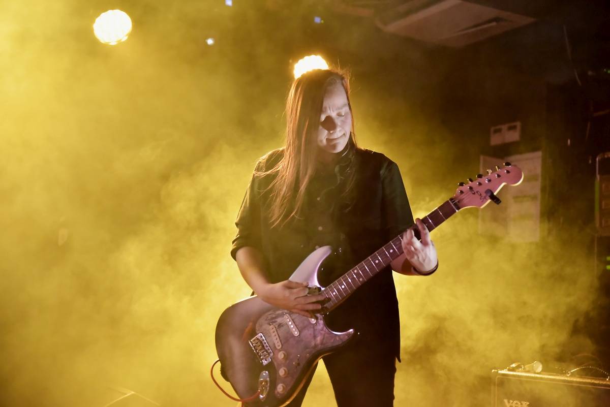 Rock Café hostilo SUPŠ Fest. Akci, na které se učitel promění v normální týpka s kytarou a introvertní student ve řvoucího tygra